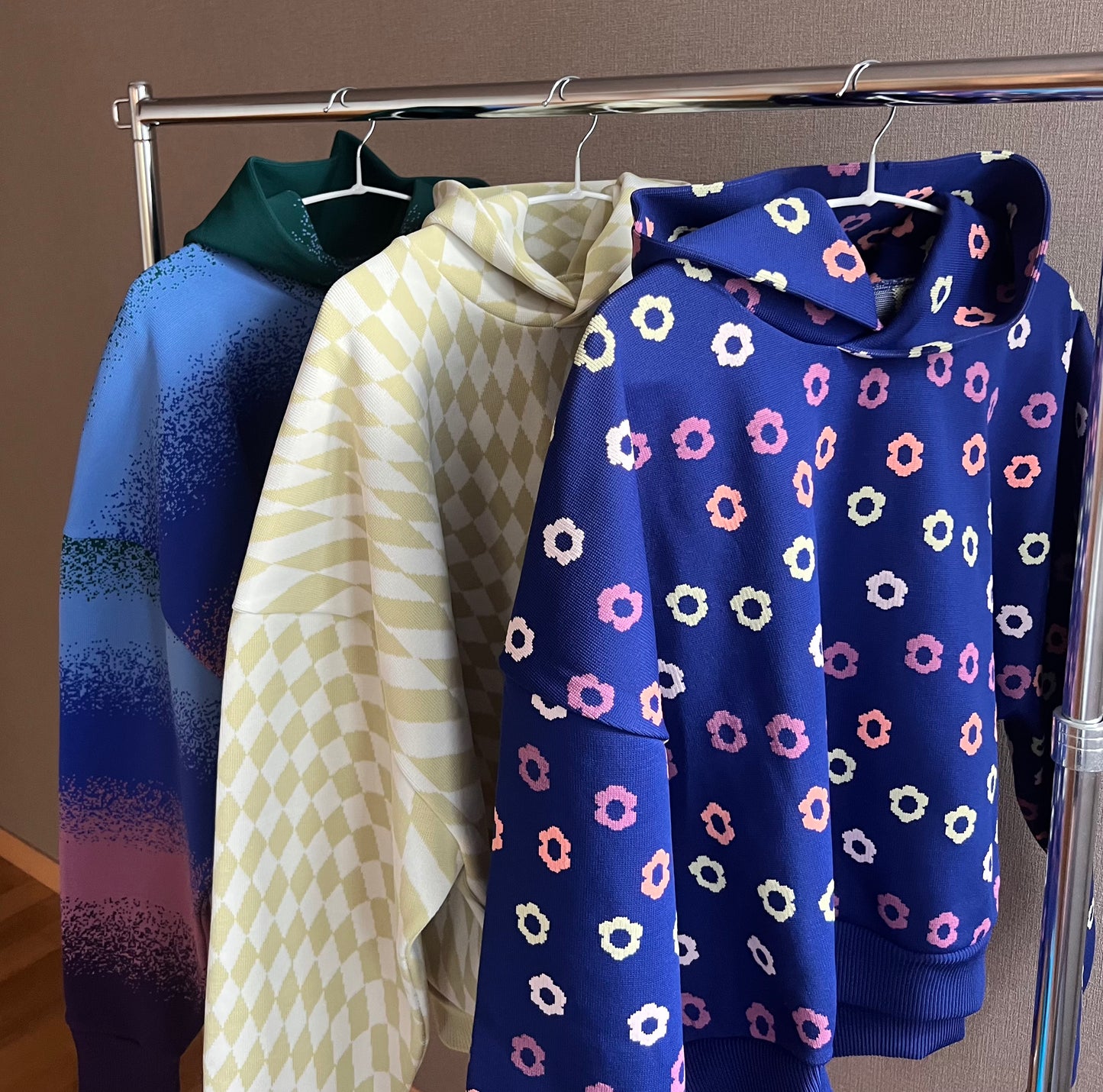 Cropped Boyfriend Knit Hoodie | Multi / Floral